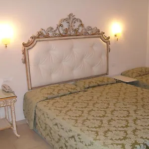 Residenza Due Torri Check In Presso Vicolo Cattani 7 Bologne